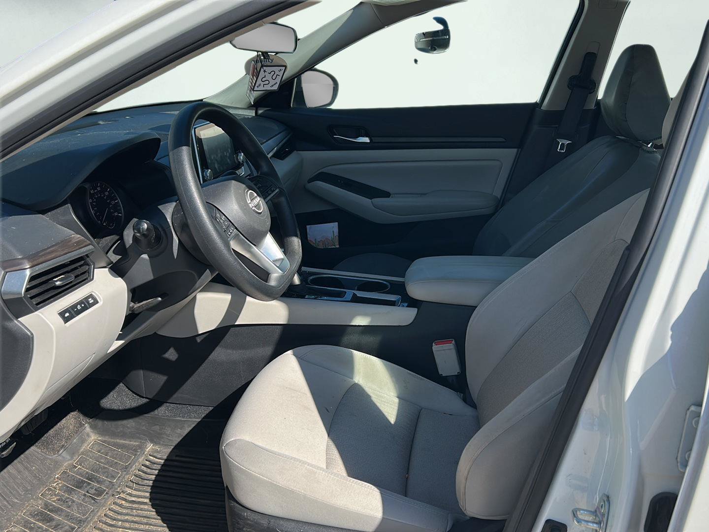 Used 2024 Nissan Altima 2.5 SV FWD image 5