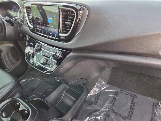 Used 2025 Chrysler Voyager LX image 20