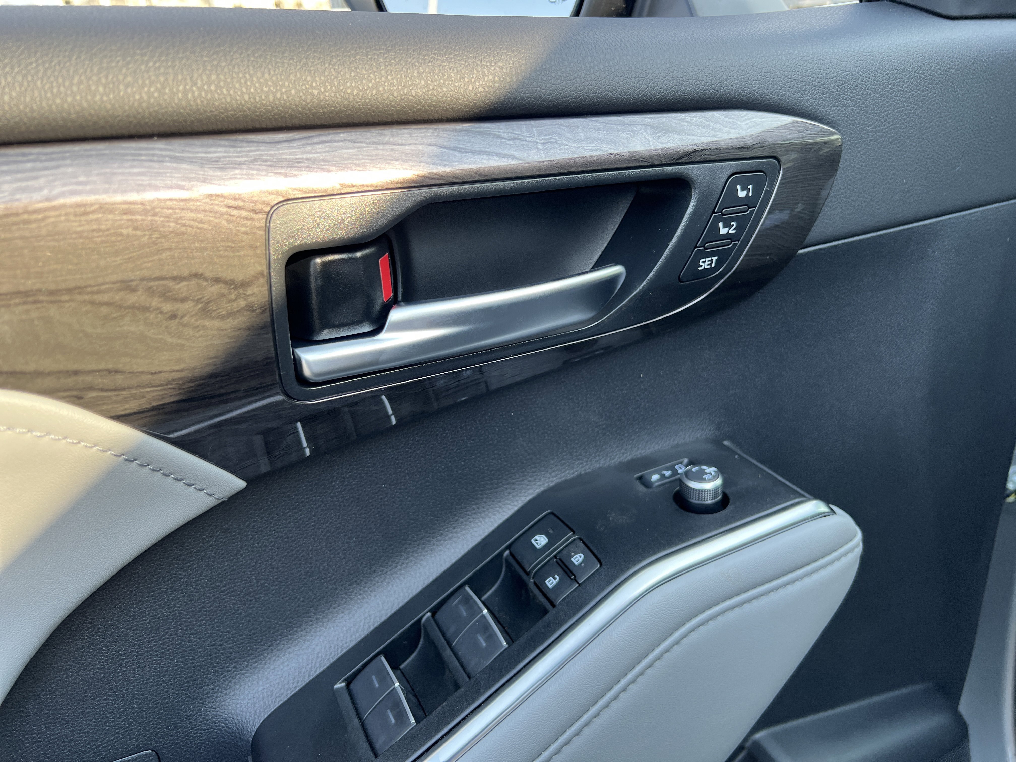 New 2026 Toyota Highlander Platinum image 13