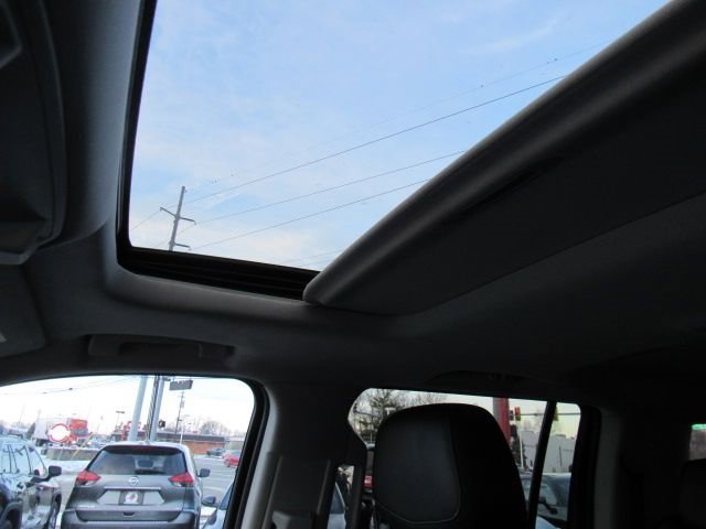 Used 2019 Cadillac Escalade ESV Luxury image 29