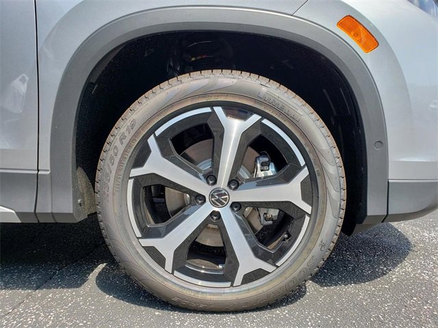 New 2025 Volkswagen Tiguan SE image 12