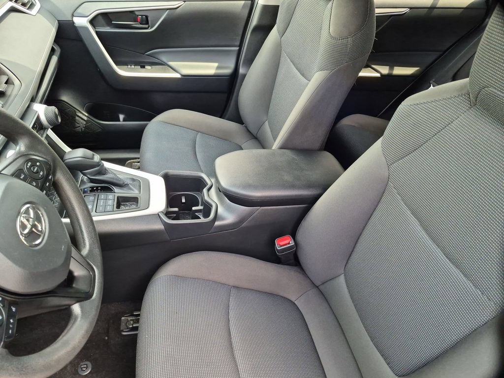 Used 2025 Toyota RAV4 LE AWD/4WD image 24