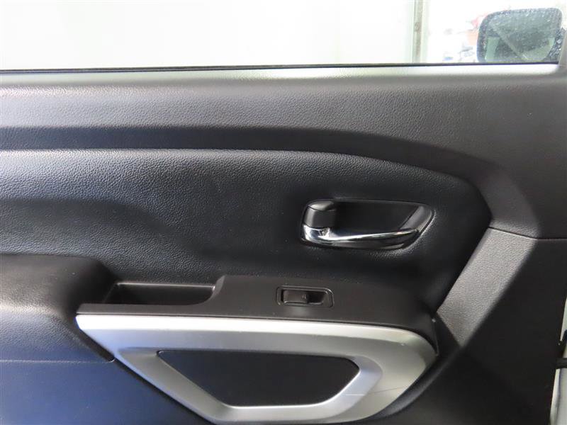 Used 2022 Nissan Titan SV image 26