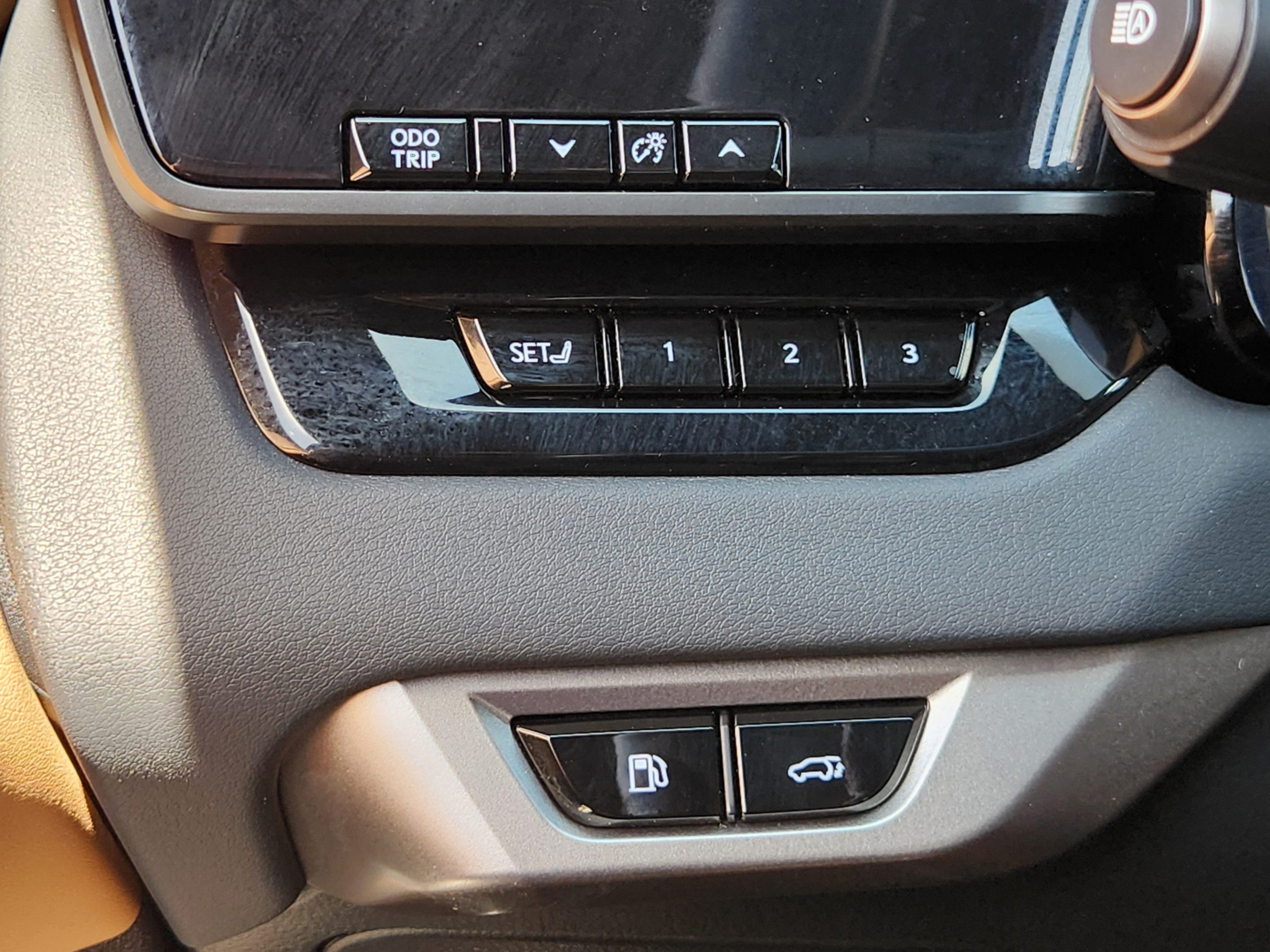 Used 2025 Lexus RX 350 Premium w/ Accessory Package (Z1) FWD image 16