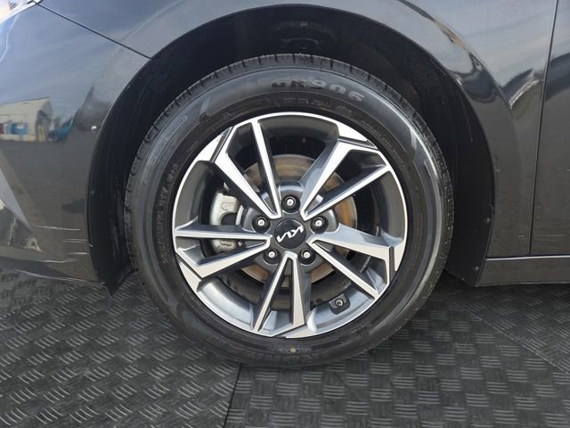 Used 2023 Kia Forte LXS image 32