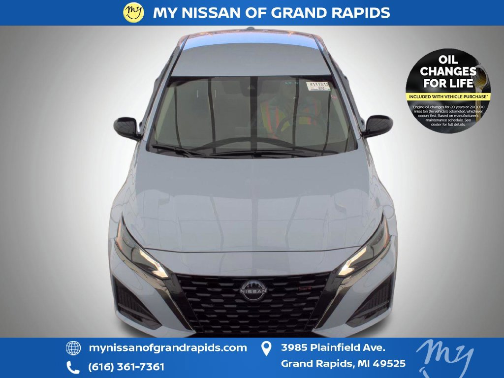 Used 2025 Nissan Altima 2.5 SR AWD/4WD image 3