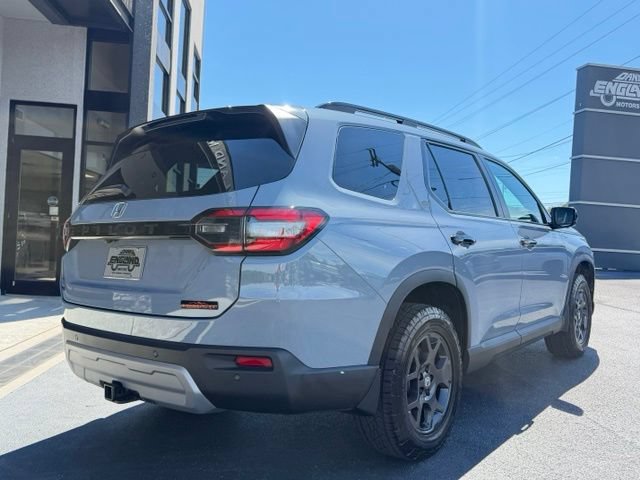 Used 2025 Honda Pilot TrailSport image 5