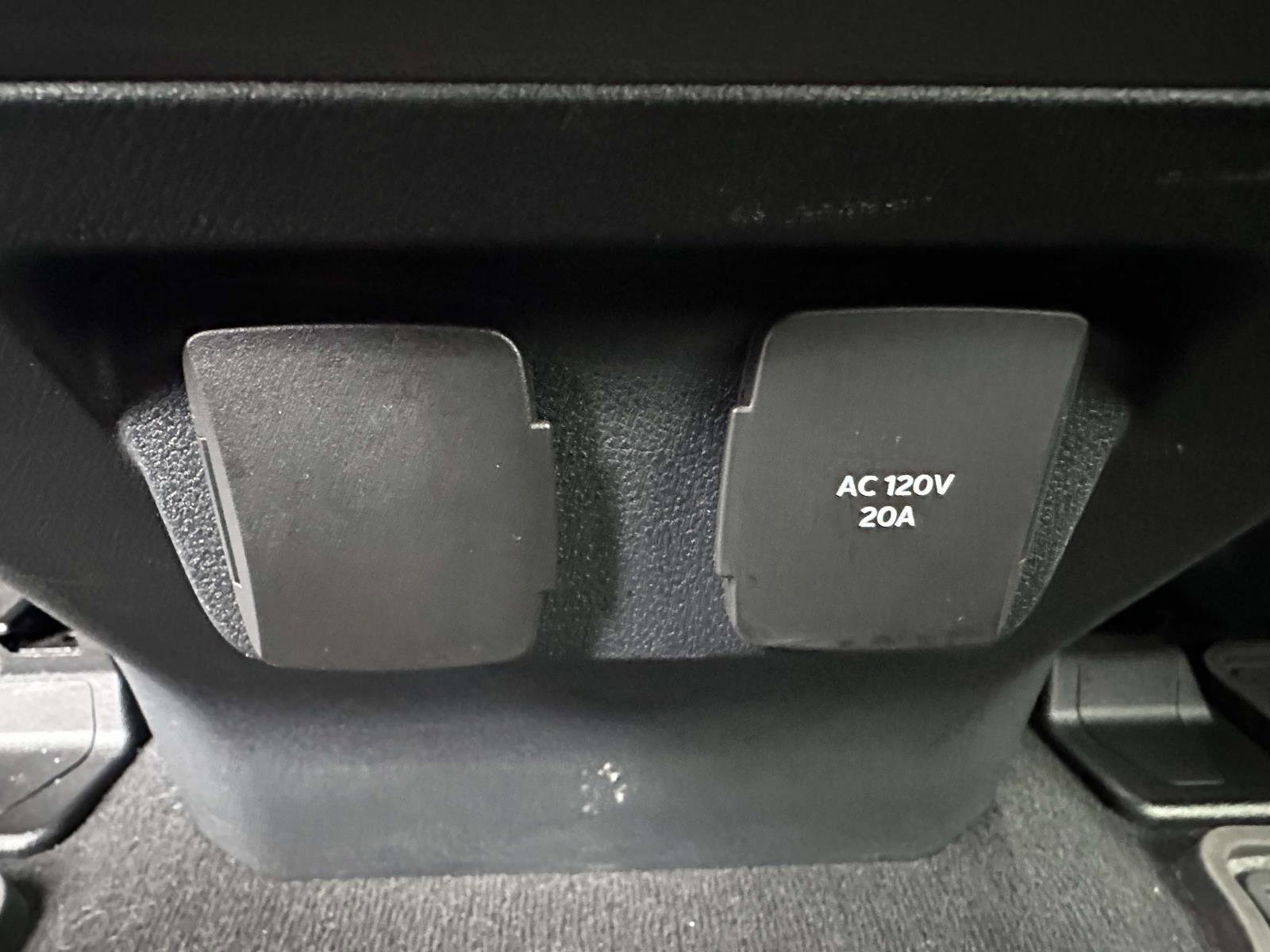 Used 2023 Ford F250 Lariat w/ Lariat Ultimate Package image 11