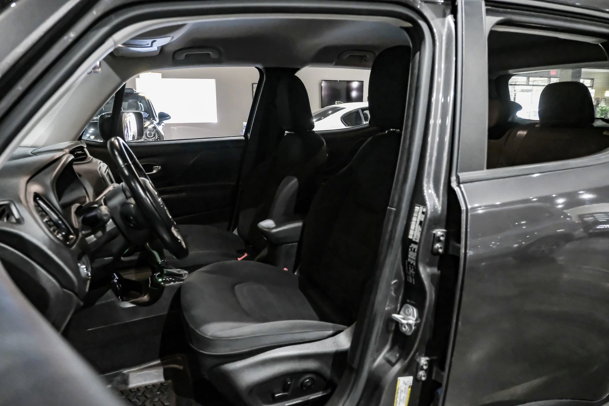 Used 2017 Jeep Renegade Altitude AWD/4WD image 29