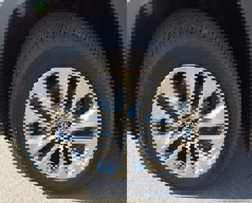 Used 2025 Toyota RAV4 XLE Premium image 25