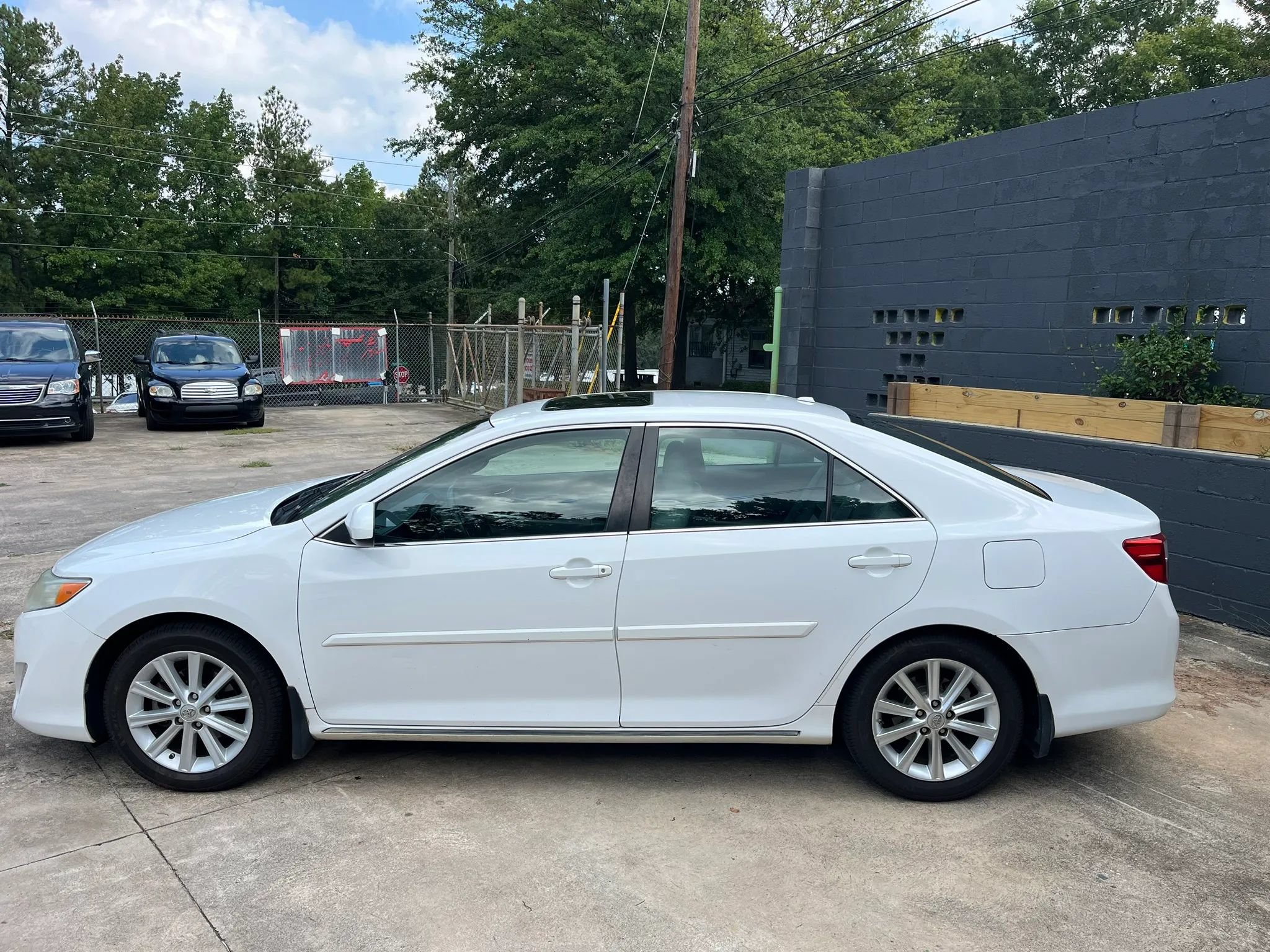 Used 2014 Toyota Camry XLE FWD image 8