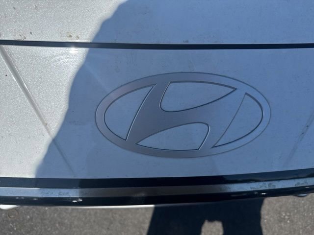 Certified 2025 Hyundai Elantra Limited image 18