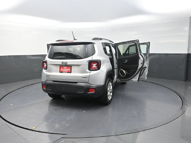 Used 2017 Jeep Renegade Latitude w/ Cold Weather Group AWD/4WD image 44