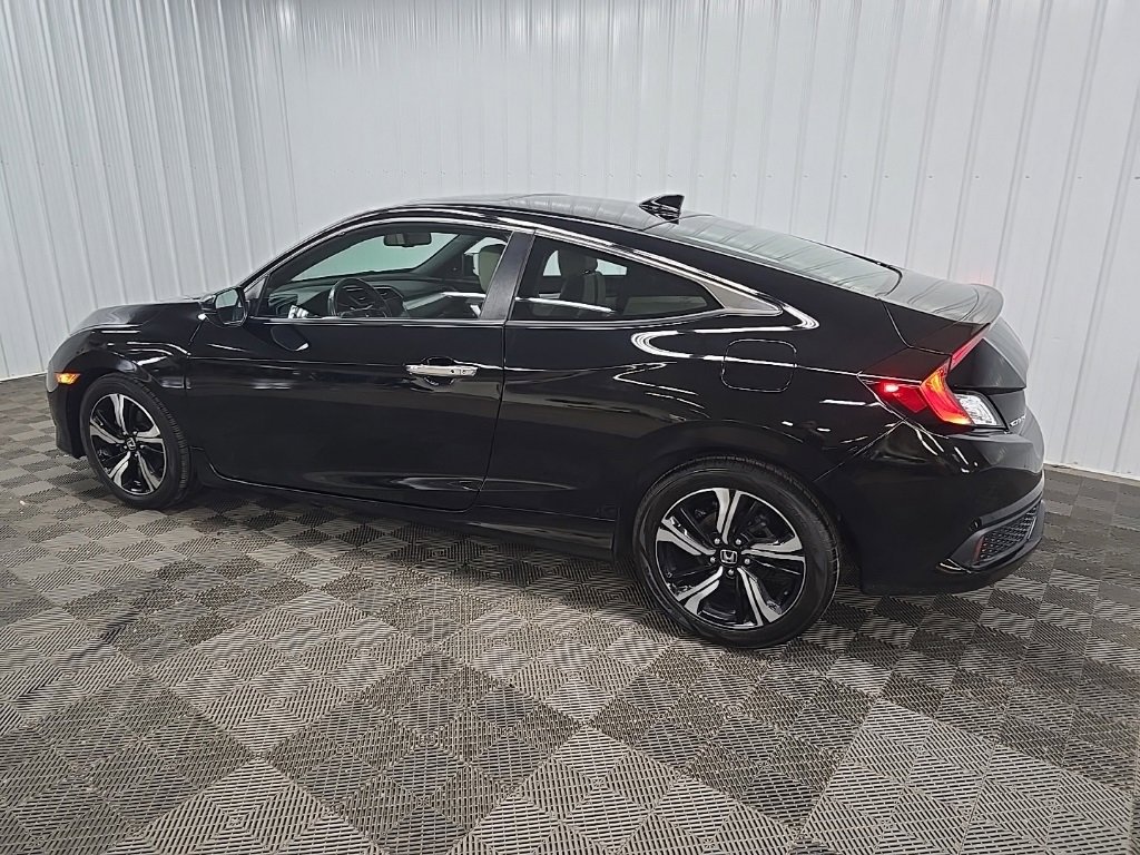 Used 2018 Honda Civic Touring image 4