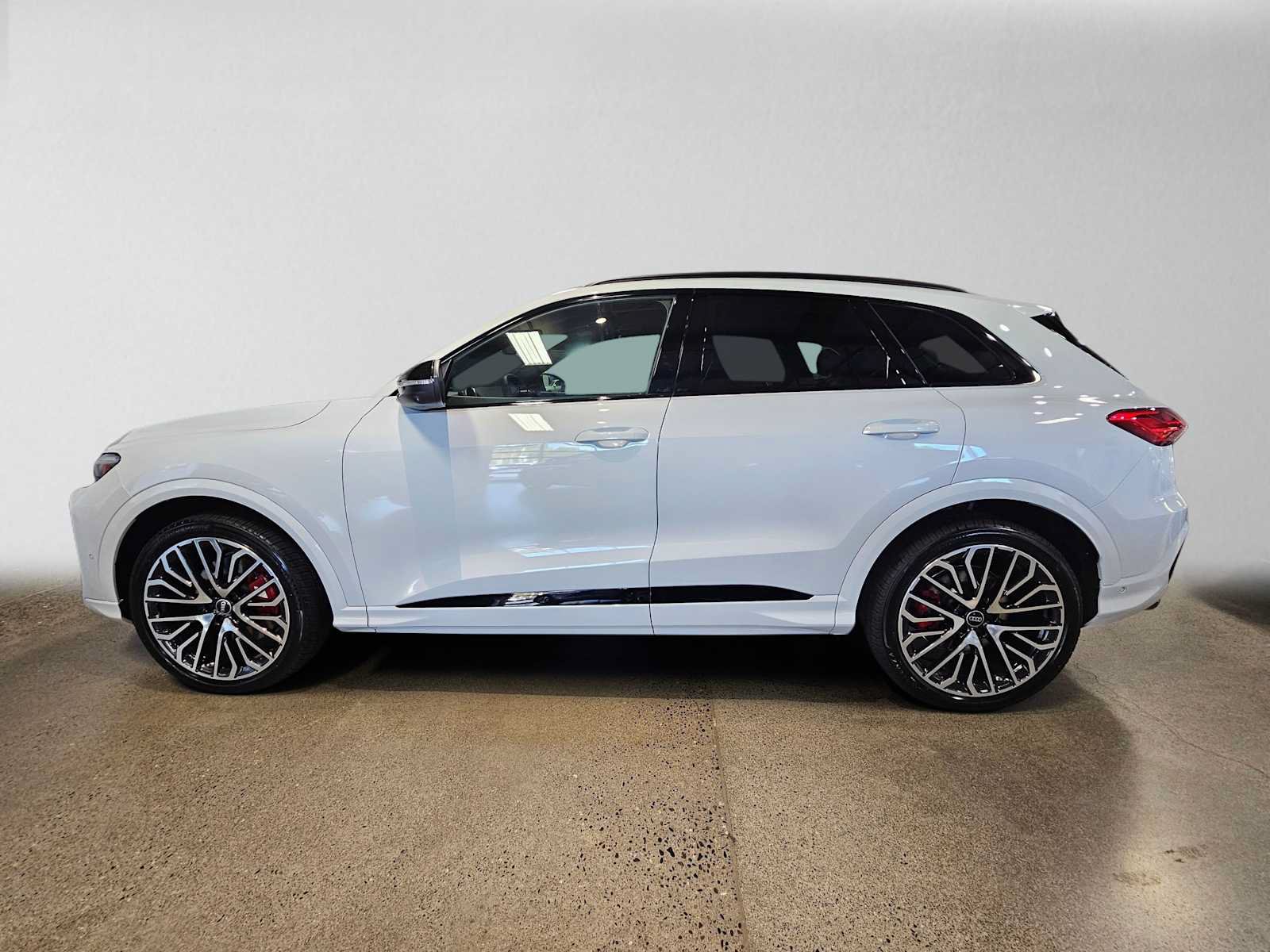 New 2026 Audi SQ5 Prestige AWD/4WD image 6