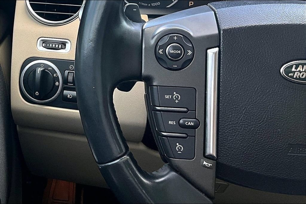 Used 2015 Land Rover LR4 HSE AWD/4WD image 26