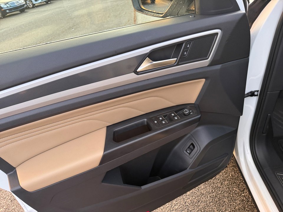 Used 2021 Volkswagen Atlas Cross Sport SEL image 36