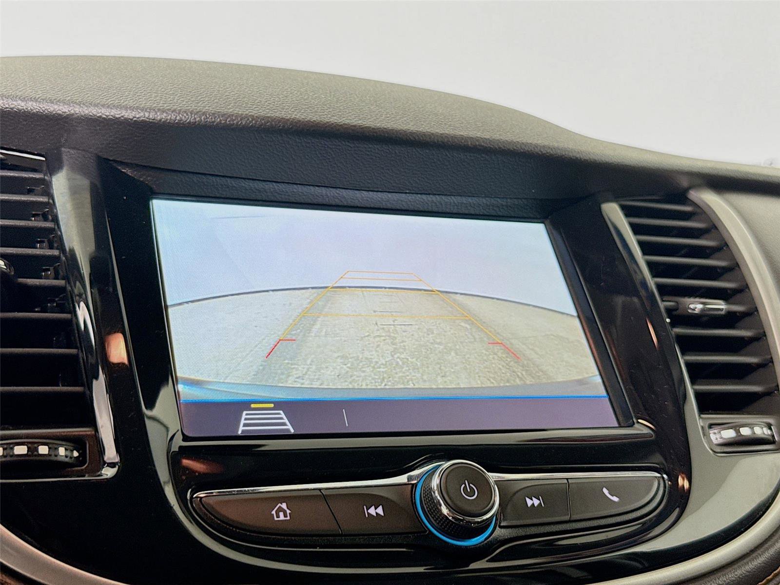 Used 2018 Chevrolet Trax LT w/ LT Convenience Package image 14