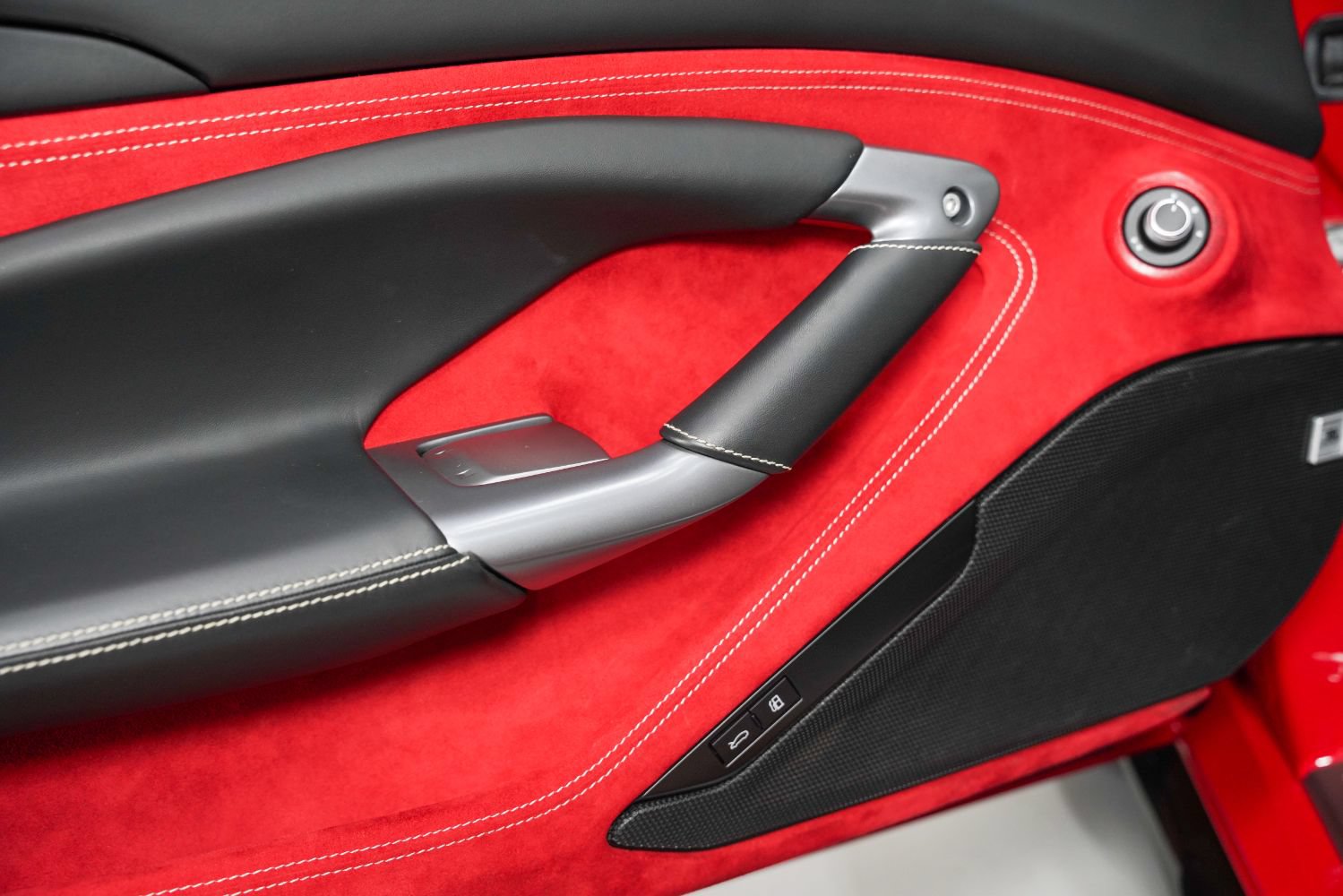 Used 2021 Ferrari F8 Tributo RWD image 44