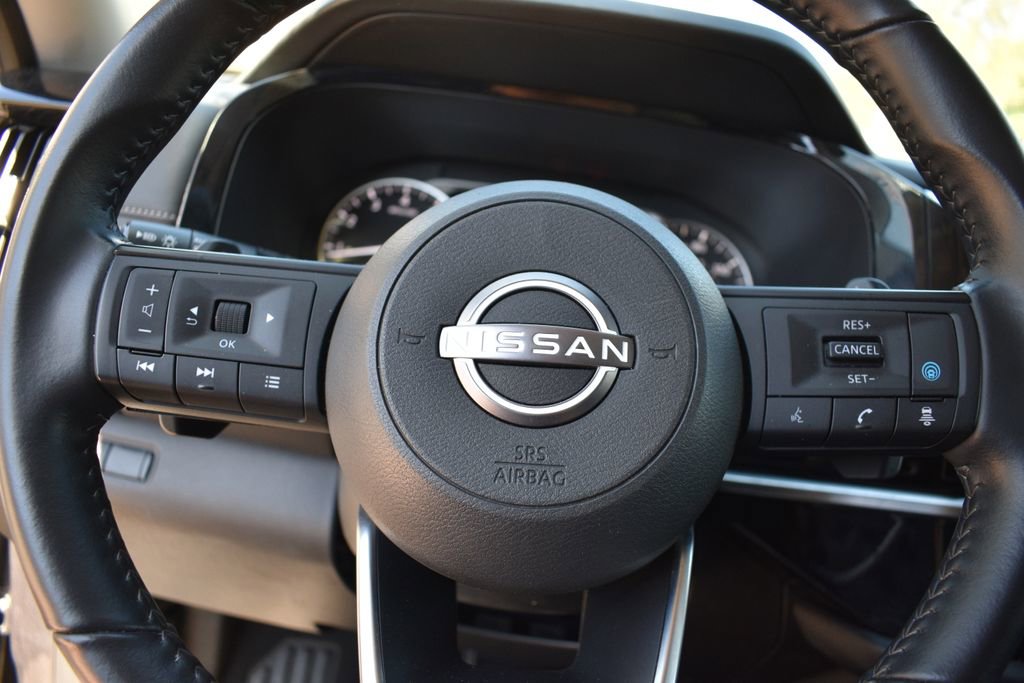 Used 2025 Nissan Pathfinder SV FWD image 15