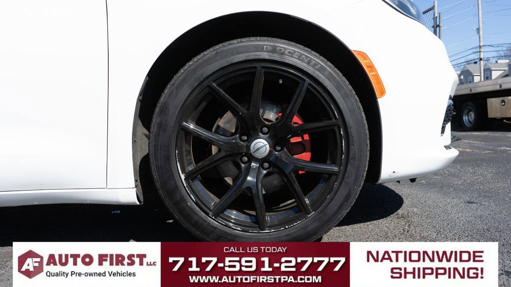 Used 2021 Chrysler Pacifica Touring-L FWD image 23