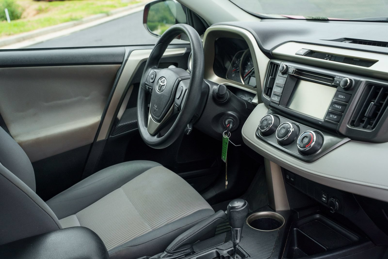 Used 2015 Toyota RAV4 LE FWD image 12