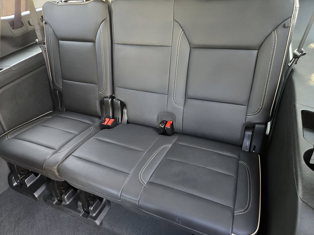 Used 2024 GMC Yukon XL SLT w/ SLT Luxury Package AWD/4WD image 29
