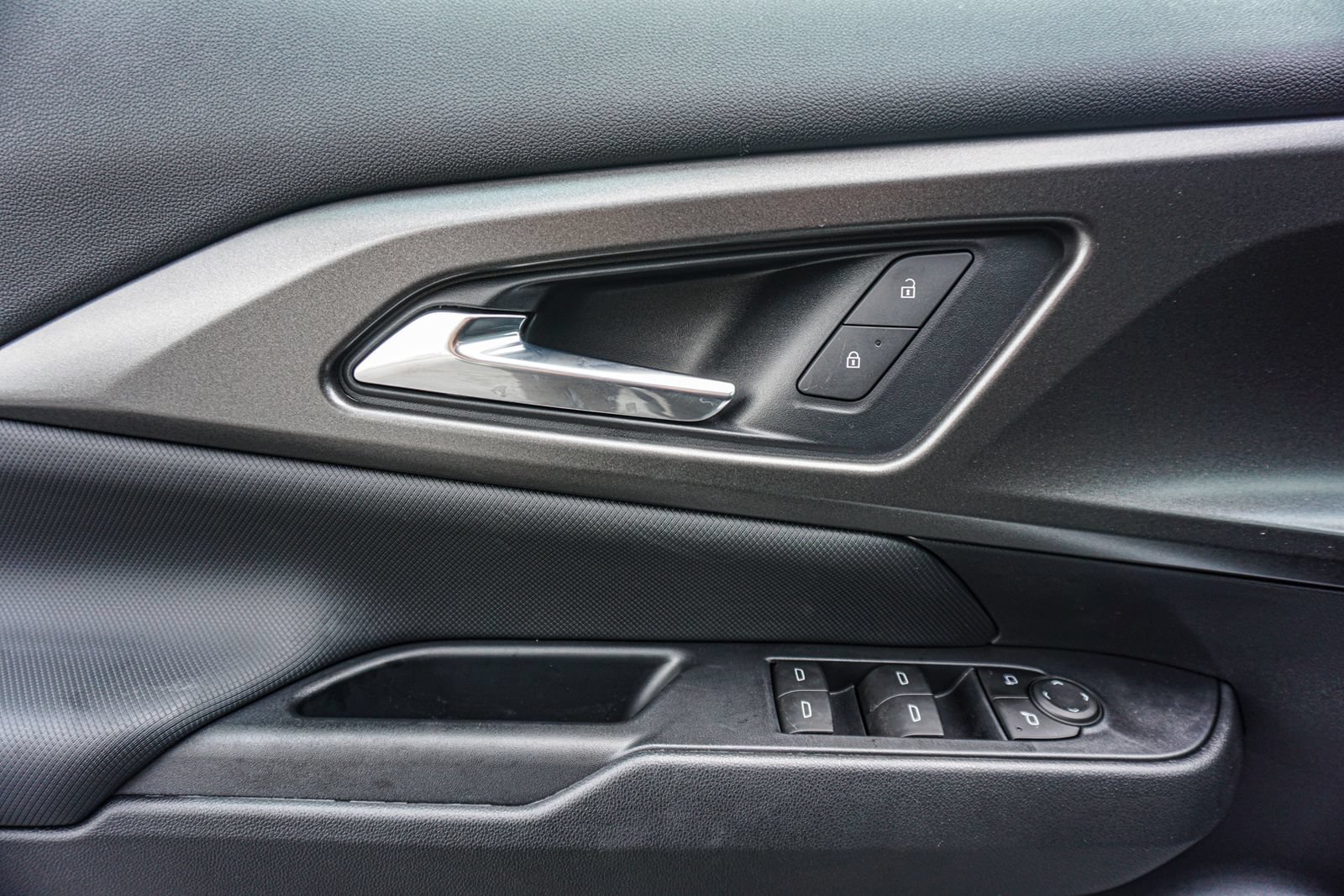 New 2026 Chevrolet Equinox EV LT FWD image 46