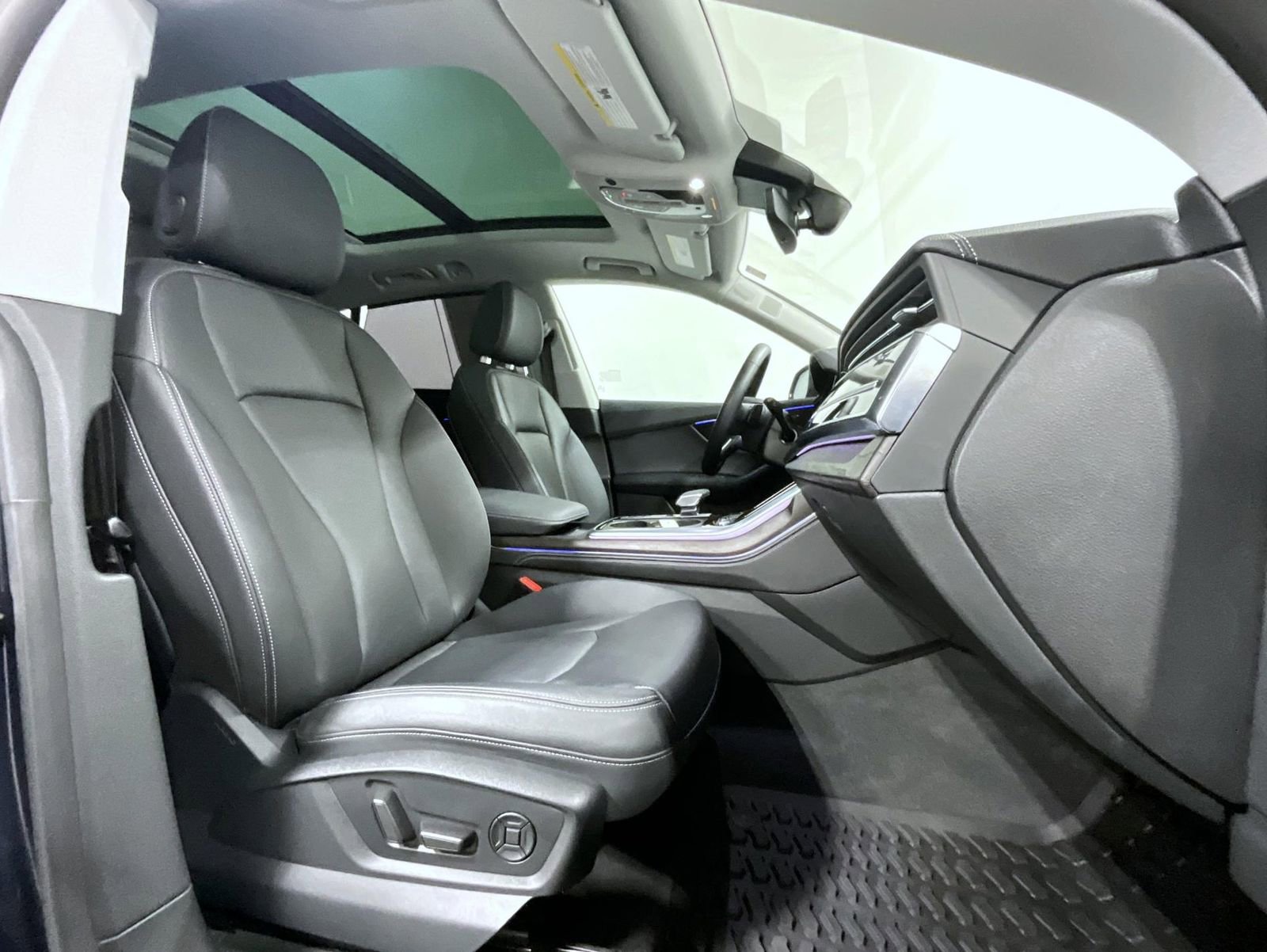 Used 2023 Audi Q8 Prestige image 16