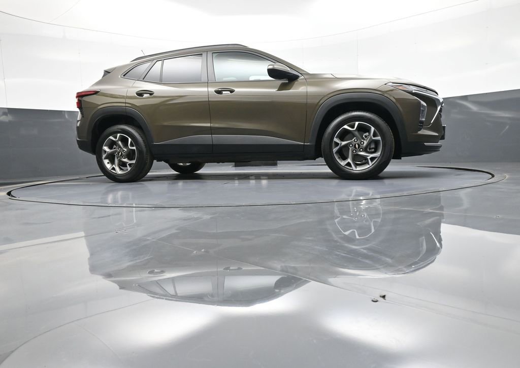 Used 2024 Chevrolet Trax LT w/ Driver Confidence Package image 27