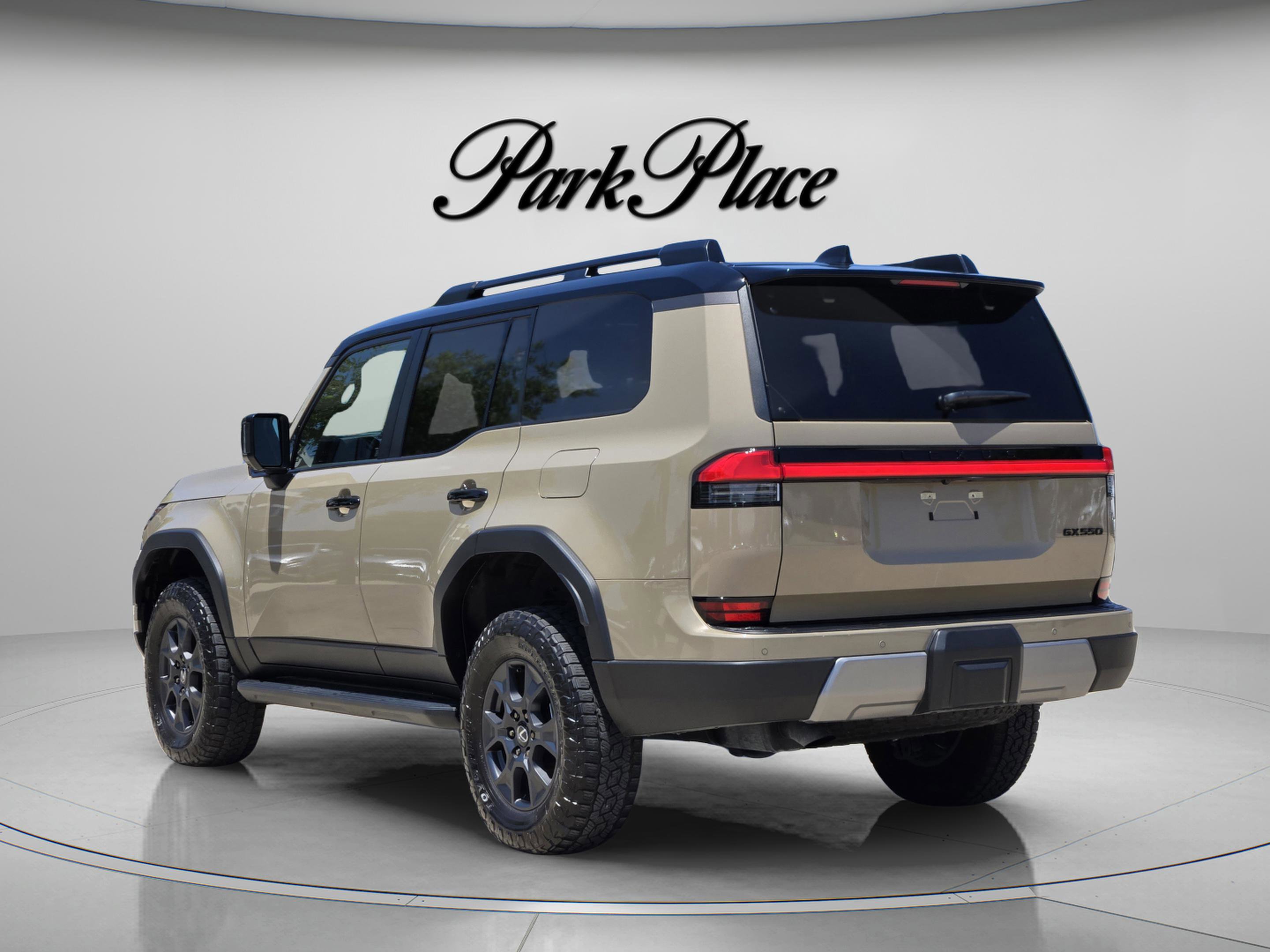 Used 2025 Lexus GX 550 w/ Accessory Package (CT) AWD/4WD image 3
