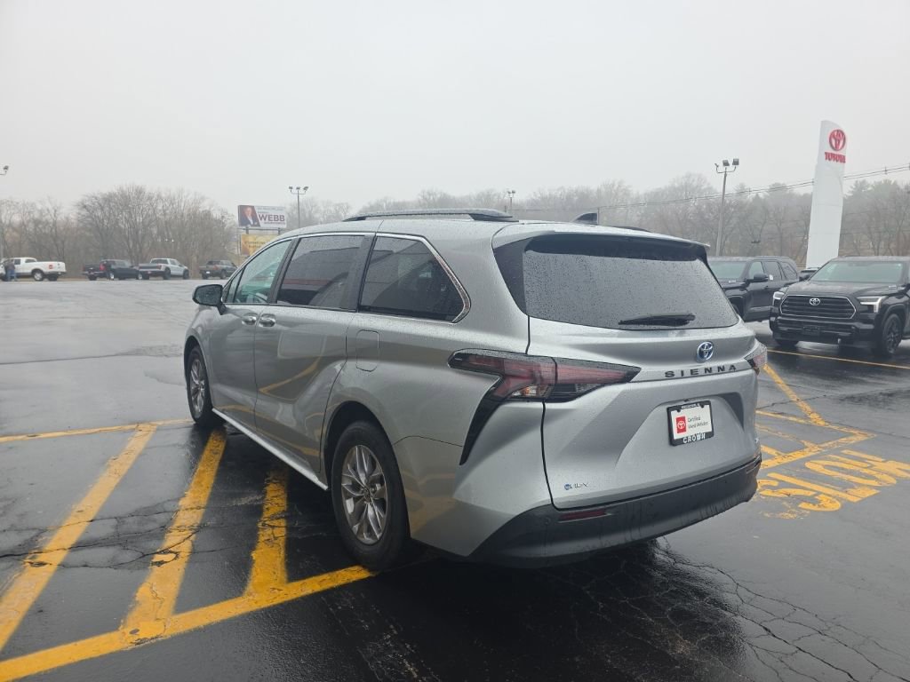 Used 2025 Toyota Sienna XLE image 7