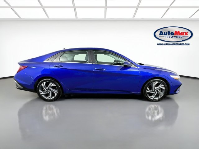Used 2025 Hyundai Elantra Limited FWD image 10