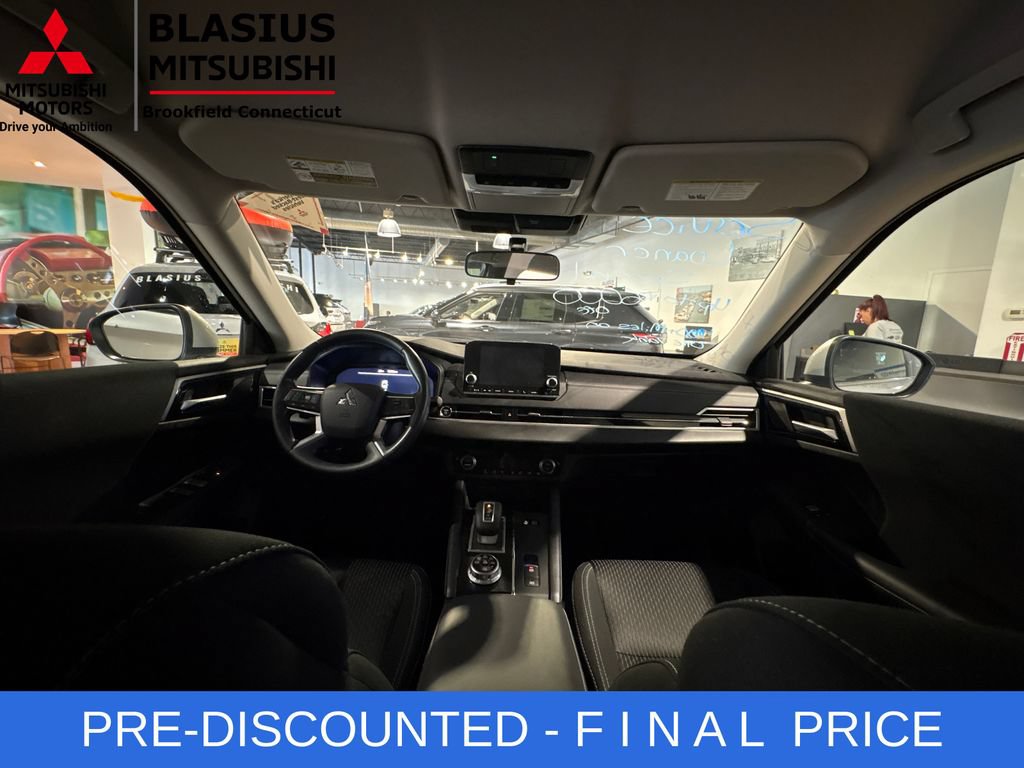 Used 2025 Mitsubishi Outlander ES AWD/4WD image 32
