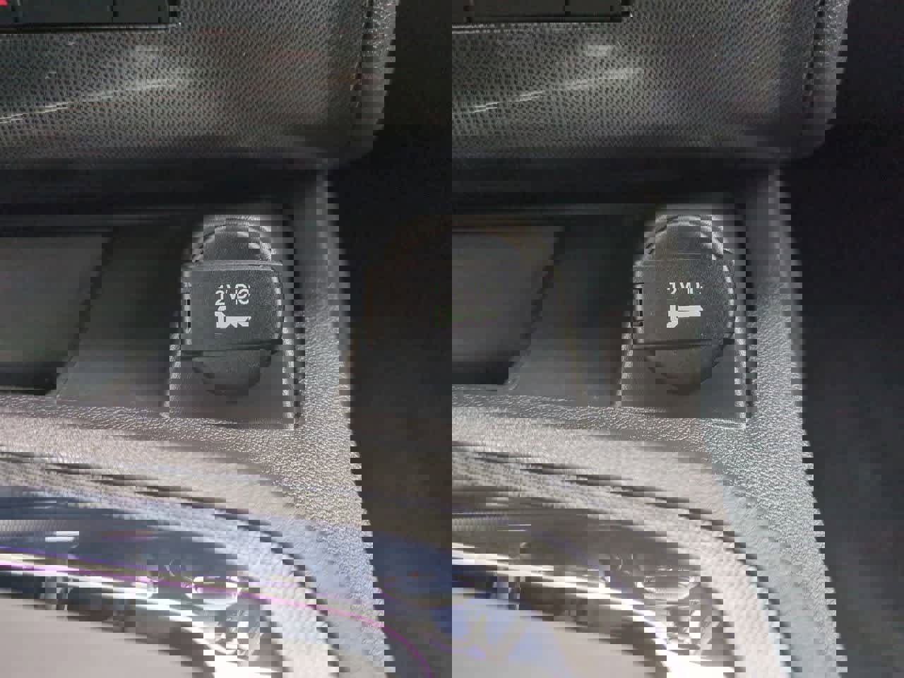 Used 2014 Dodge Challenger SXT image 25