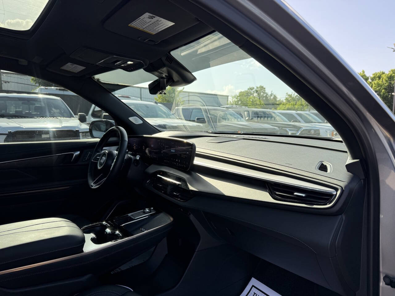 Used 2025 Buick Enclave Avenir w/ Super Cruise Package FWD image 9