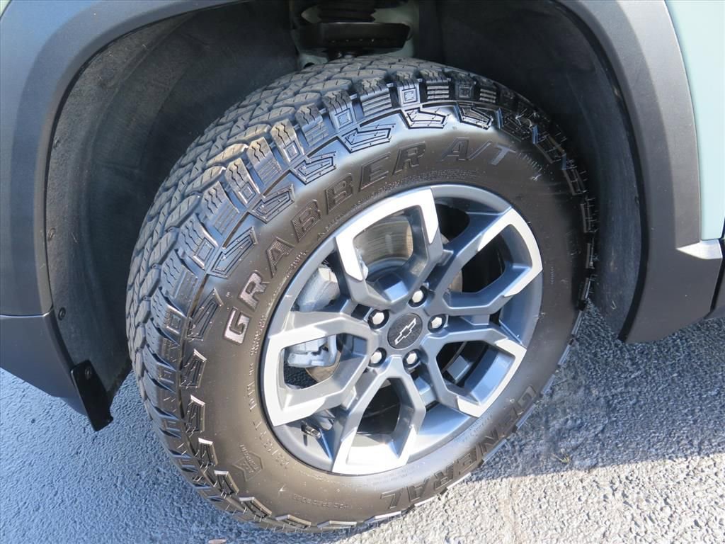 Used 2025 Chevrolet Equinox ACTIV w/ Safety and Technology Package image 18