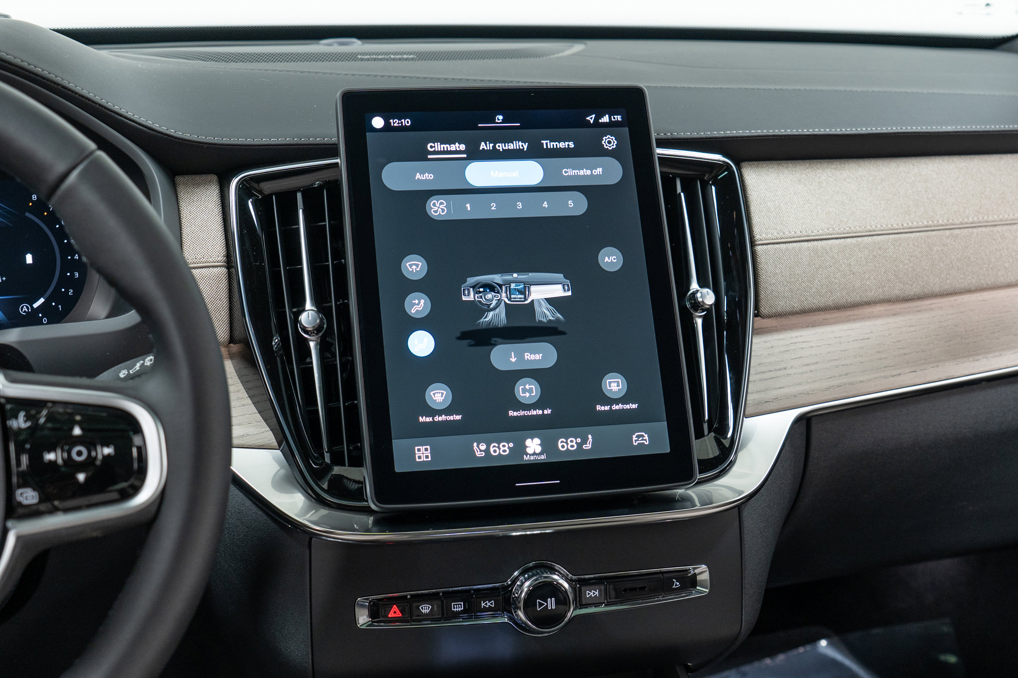 New 2026 Volvo XC90 B6 Ultra w/ Protection Package image 19