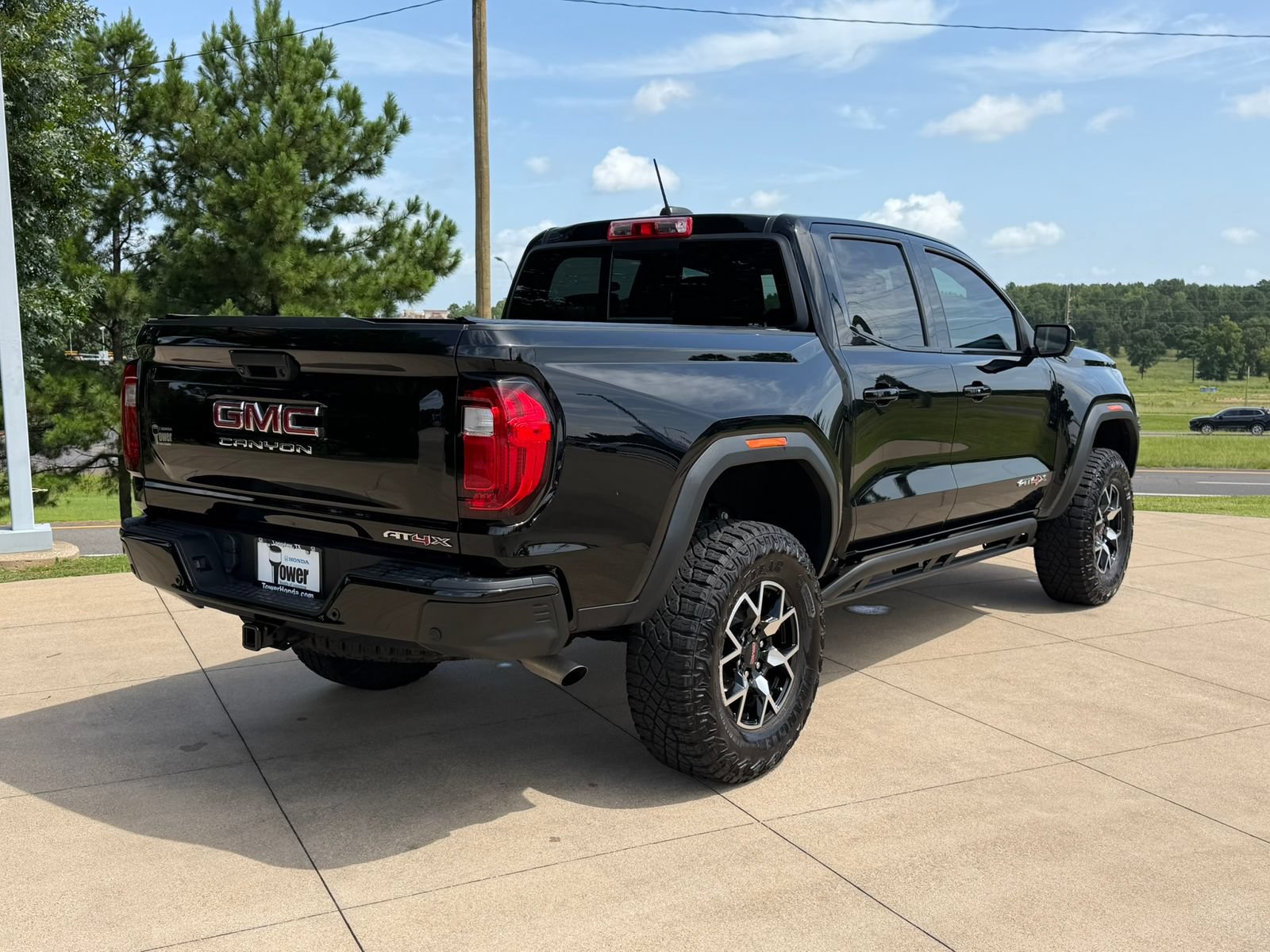 Used 2024 GMC Canyon AT4X AWD/4WD image 6