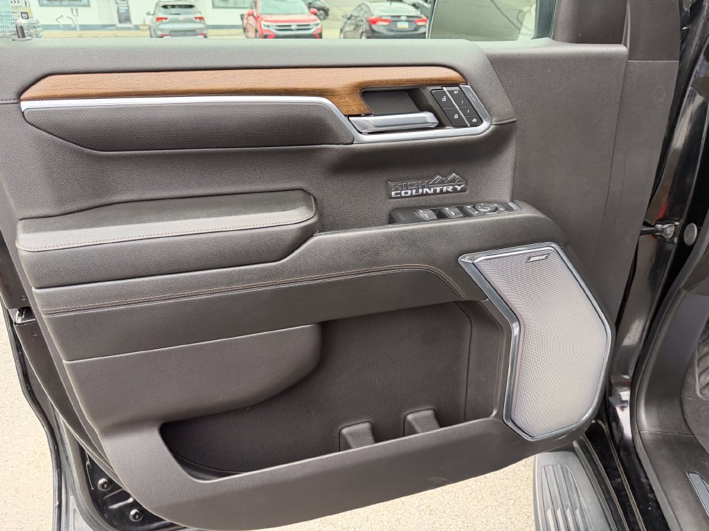 Used 2024 Chevrolet Silverado 1500 High Country w/ Technology Package AWD/4WD image 16