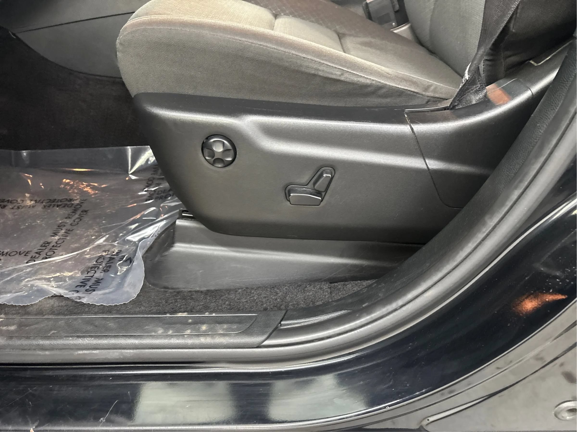 Used 2018 Jeep Grand Cherokee Laredo AWD/4WD image 23