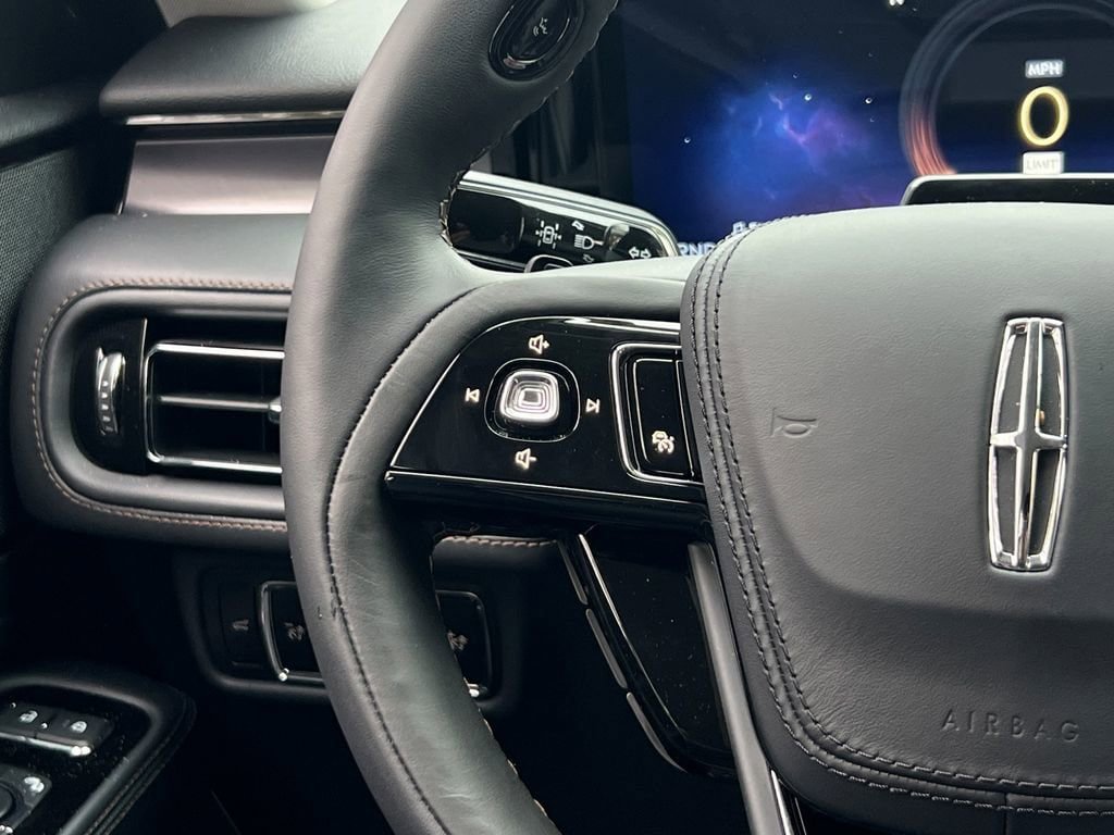 New 2026 Lincoln Aviator AWD w/ Jet Appearance Package image 16