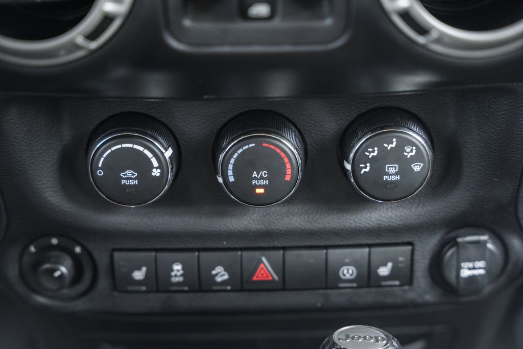 Used 2017 Jeep Wrangler Unlimited Rubicon w/ Cold Weather Group image 21