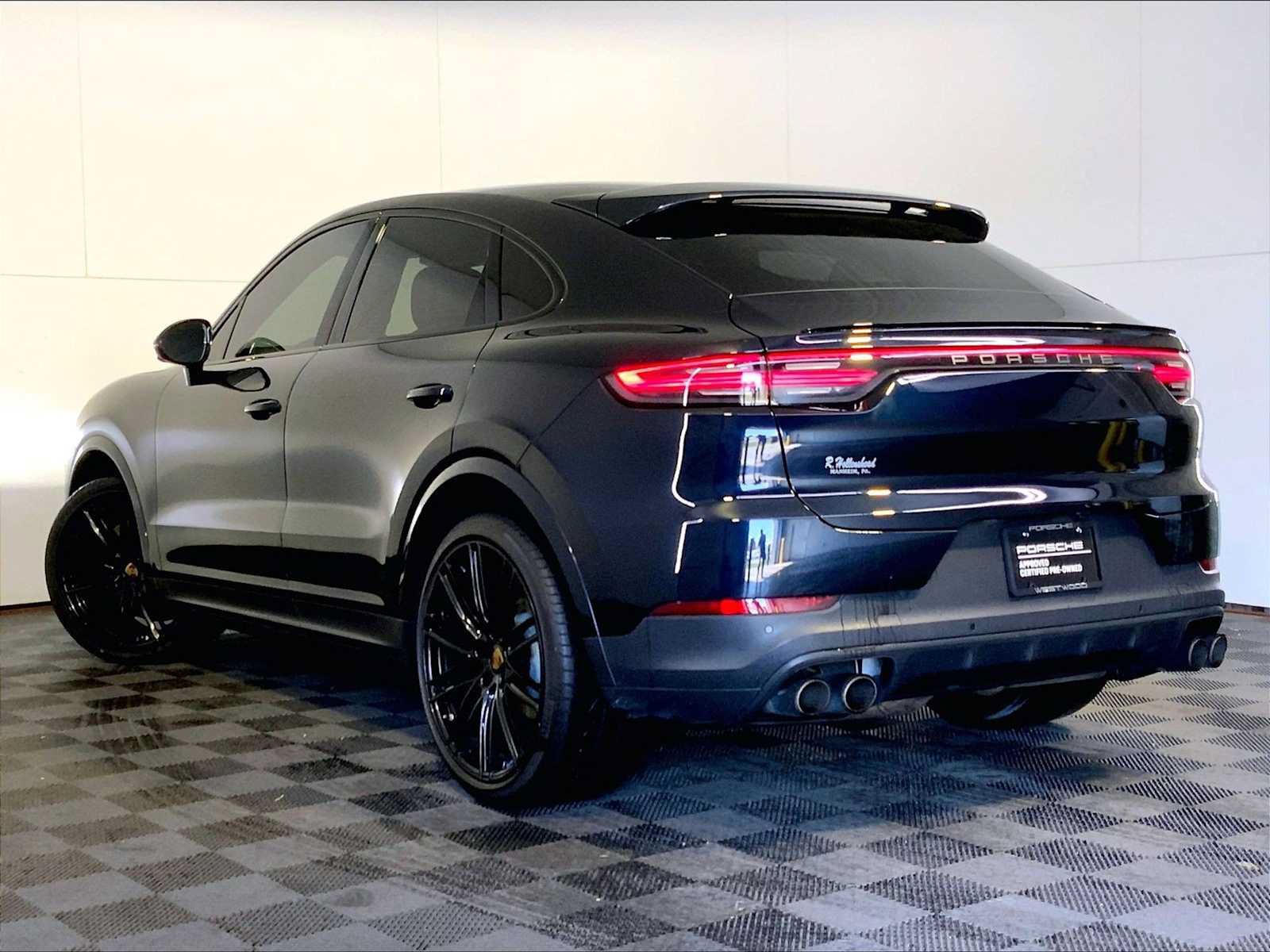 Used 2023 Porsche Cayenne Platinum Edition AWD/4WD image 3