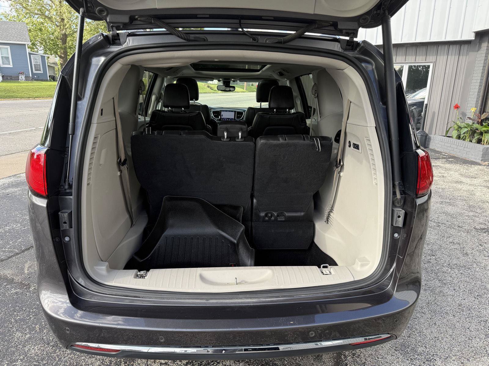 Used 2019 Chrysler Pacifica Limited FWD image 19