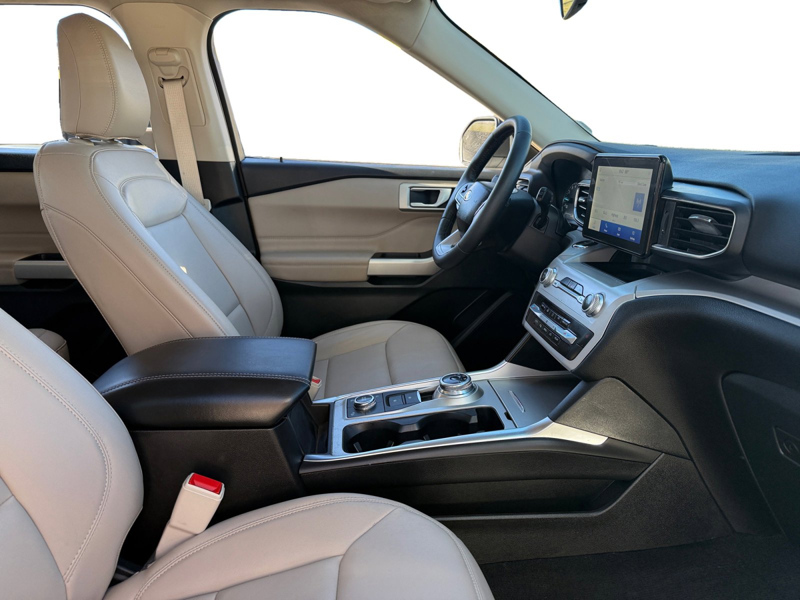 Used 2023 Ford Explorer XLT w/ Equipment Group 202A image 14