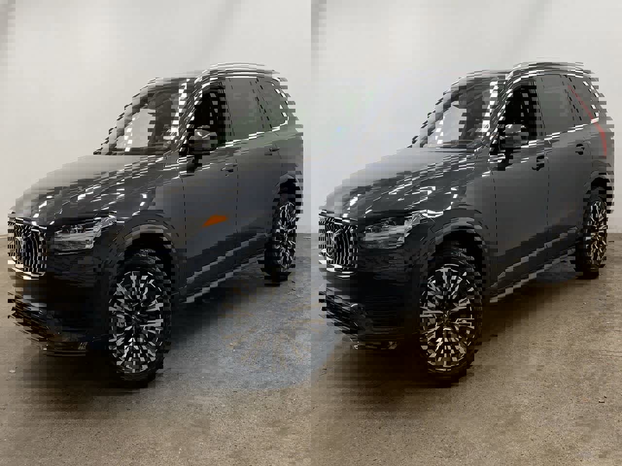 Used 2022 Volvo XC90 T5 Momentum image 1