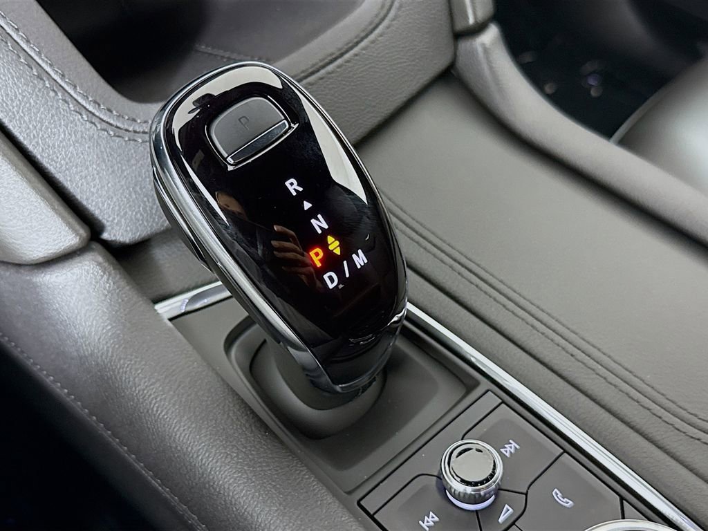 New 2026 Cadillac XT5 Luxury image 16