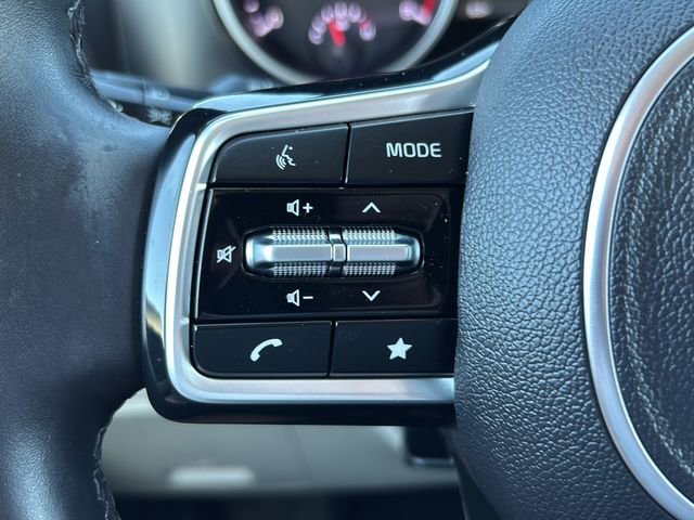 Used 2023 Kia Carnival LX FWD image 20