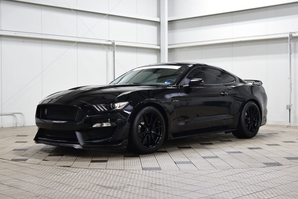 Used 2020 Ford Mustang Shelby GT350 w/ Technology Package RWD image 3